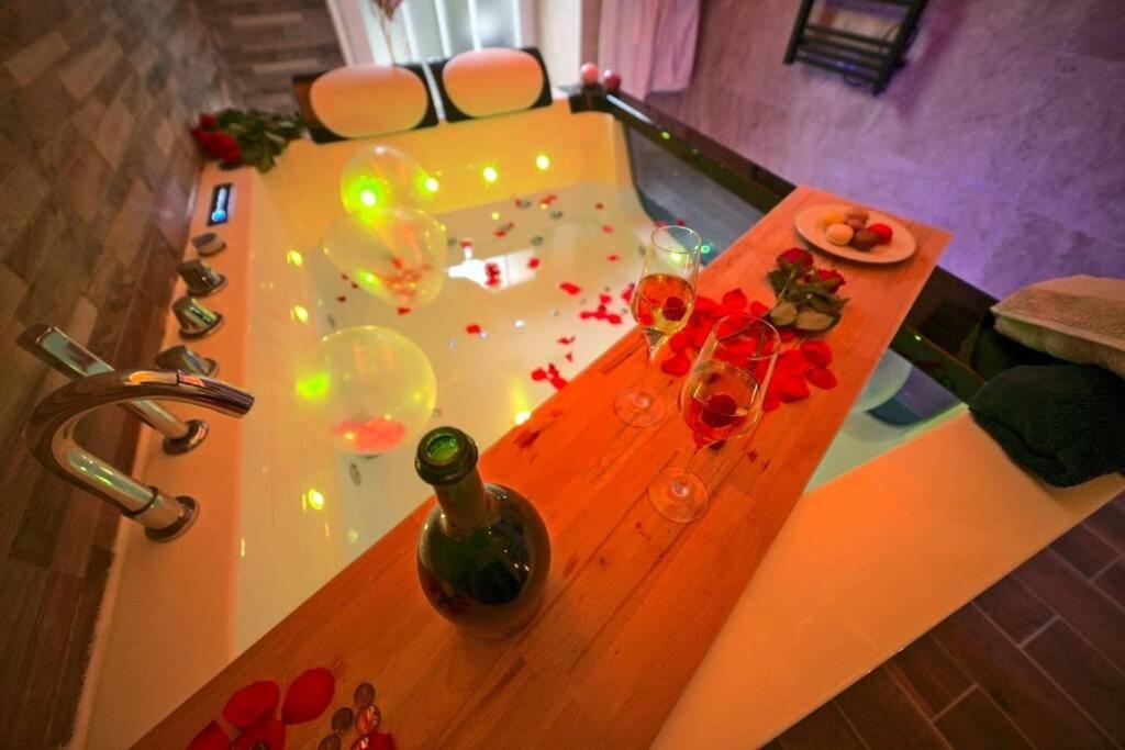 Arty Jaccuzi&spa Centre De Gamme Appartement *